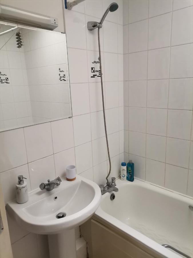 Bright And Cozy Room With Double Bed, Private Bathroom Not Ensuite, Breakfast To Go דבלין מראה חיצוני תמונה